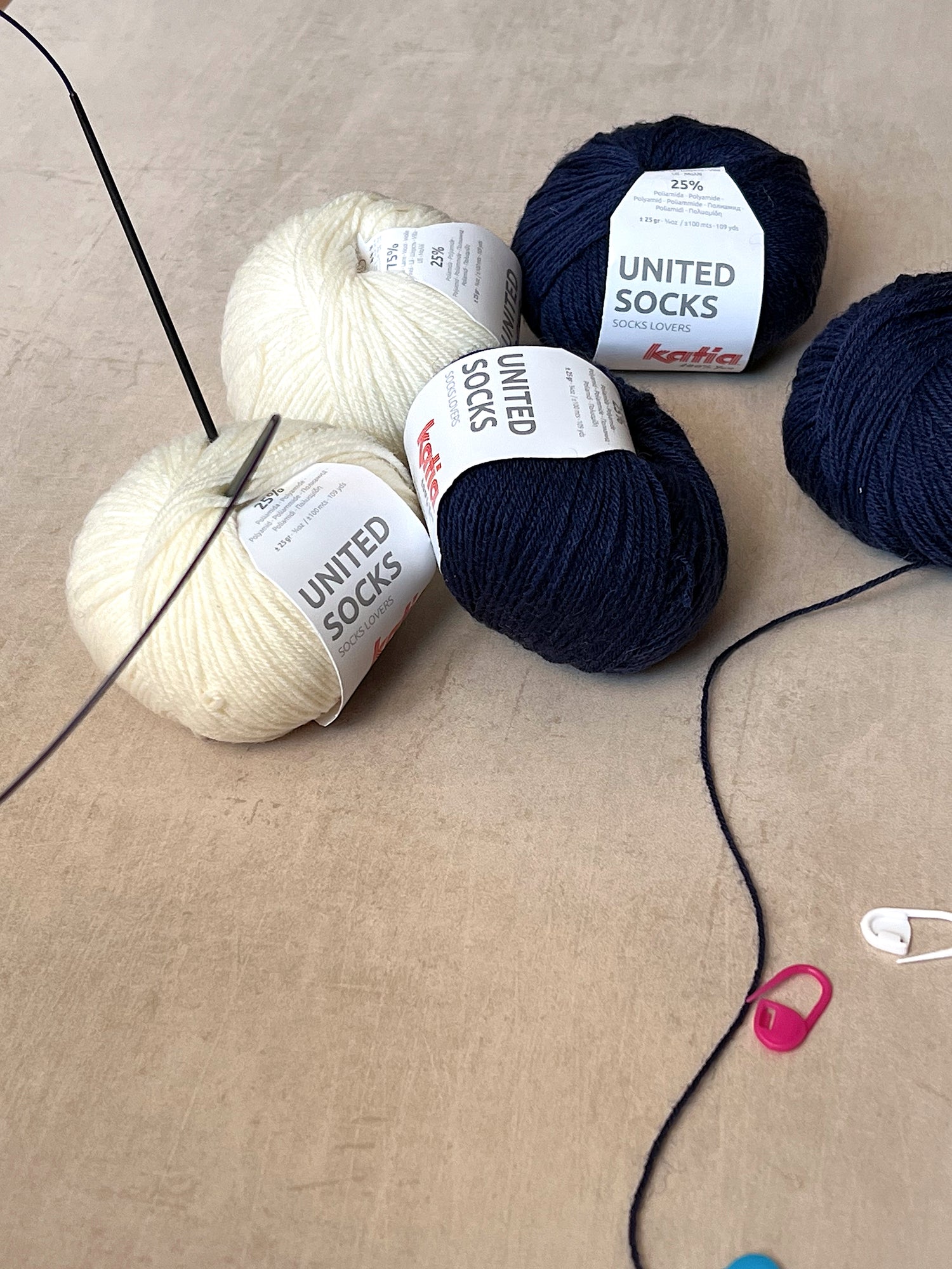 ¿Qué hilo se usa para tejer calcetines?