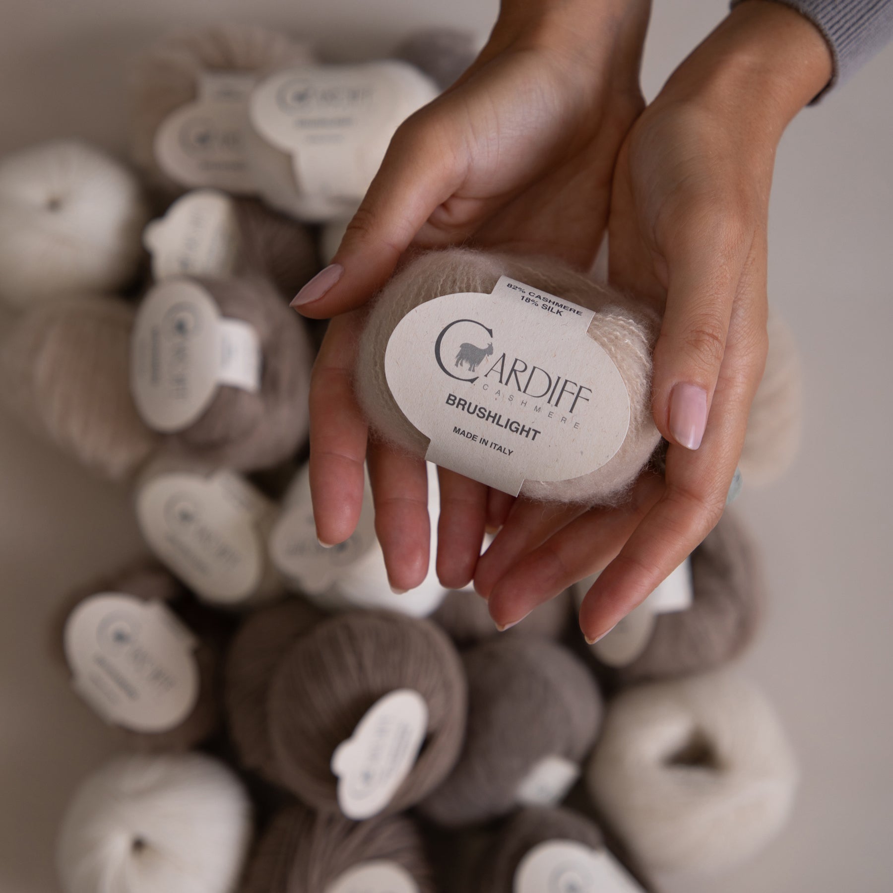 Cardiff Brushlight – Lana de Cachemira y Seda Cepillada DK (25 g / 138 m)