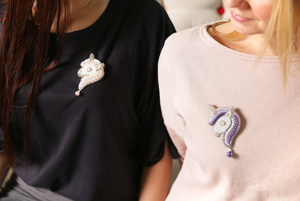 Kit Para Bordar con Abalorios Klart 10-016 "Broche Unicornio Violeta"
