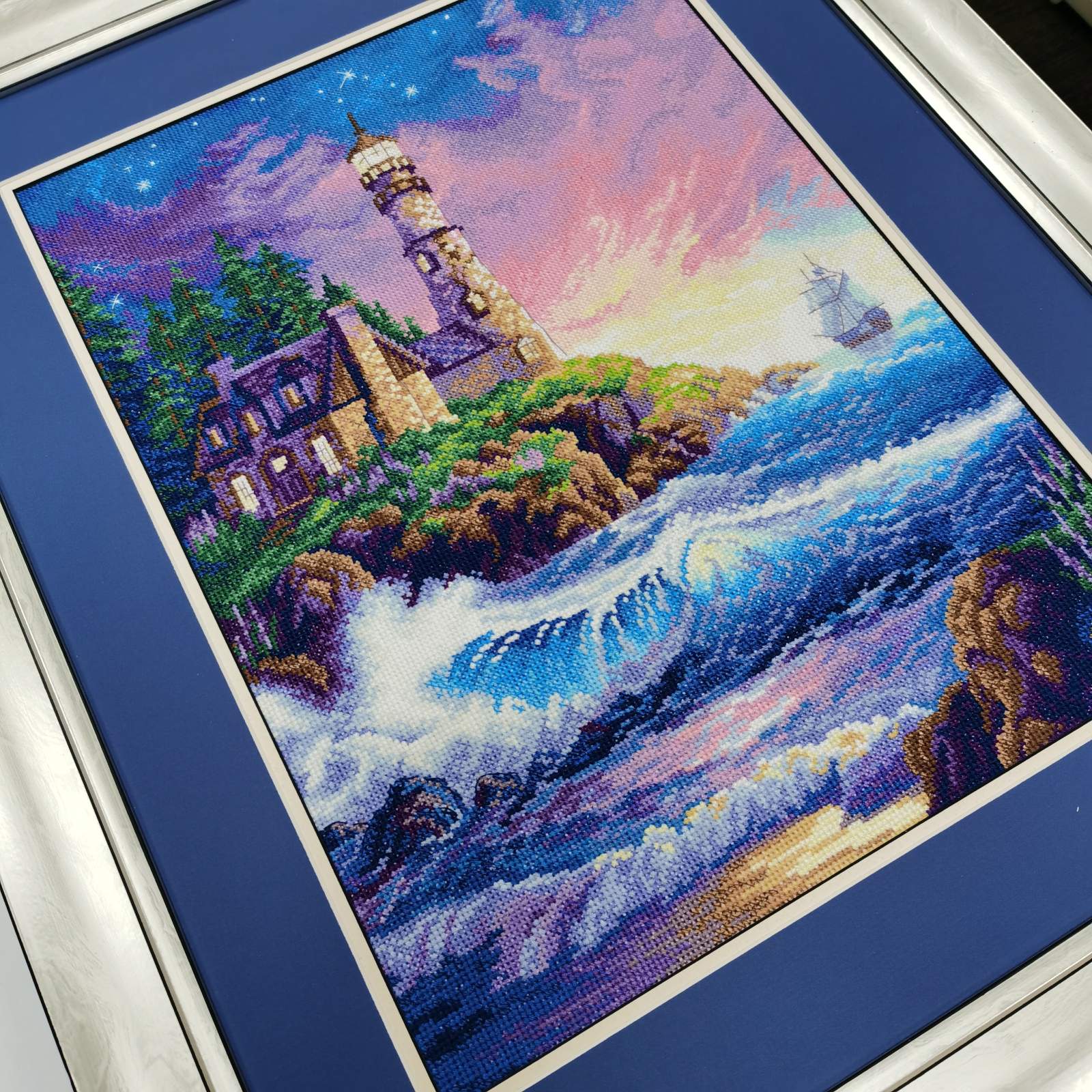 Kreuzstich-Stickset – „Leuchtturm“ – Riolis 2022