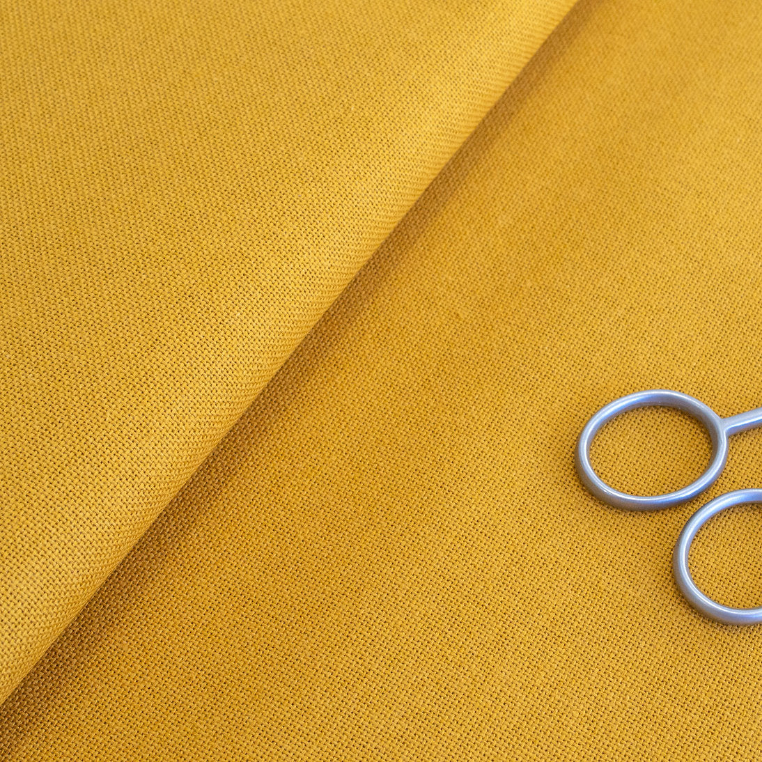 3984/4028 Tela Murano Lugana 32ct de Zweigart en Color Amarillo Oscuro