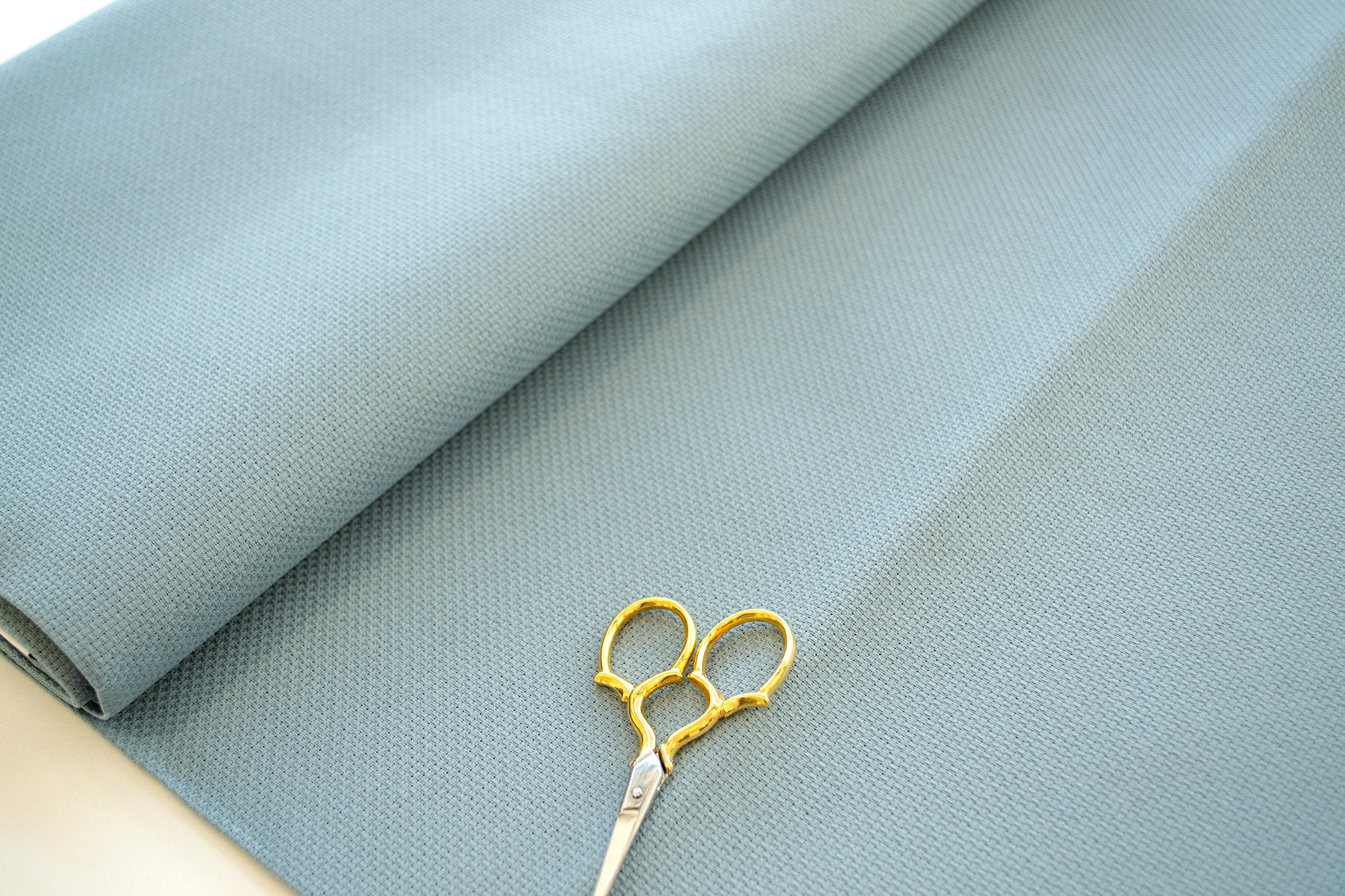 3706/594 Tela Stern-Aida 14 ct. color Misty Blue de ZWEIGART