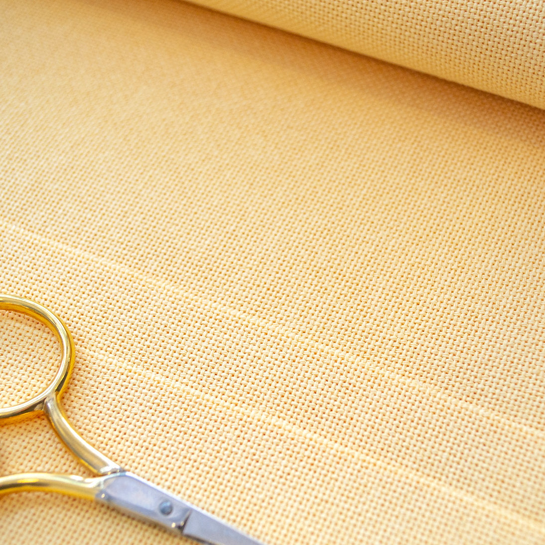 Tela Lugana 25 ct. 3835/205 Amarillo de ZWEIGART para punto de cruz