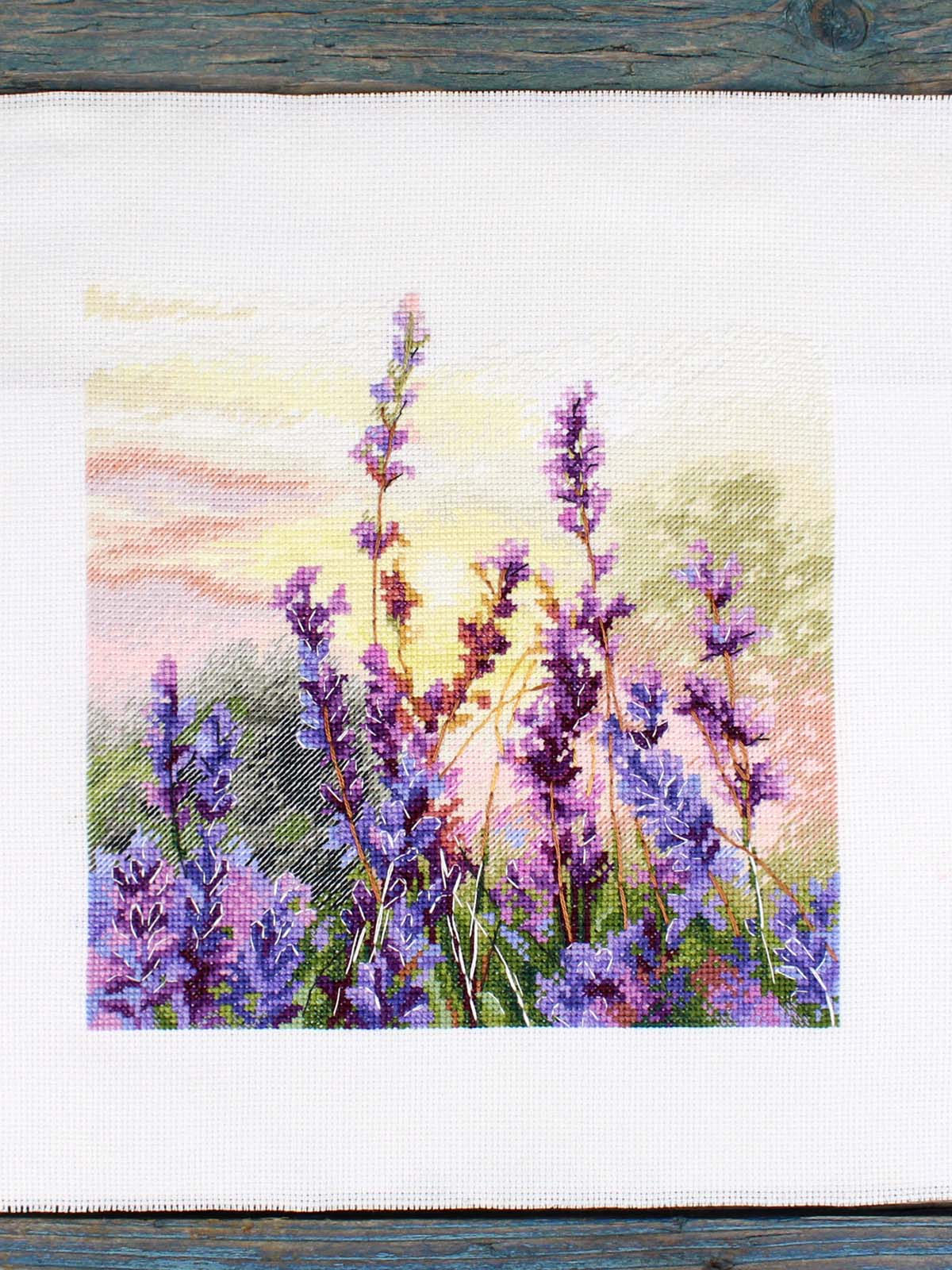 Kit de punto de cruz MP Studia “Lavanda en flor” SNV-996