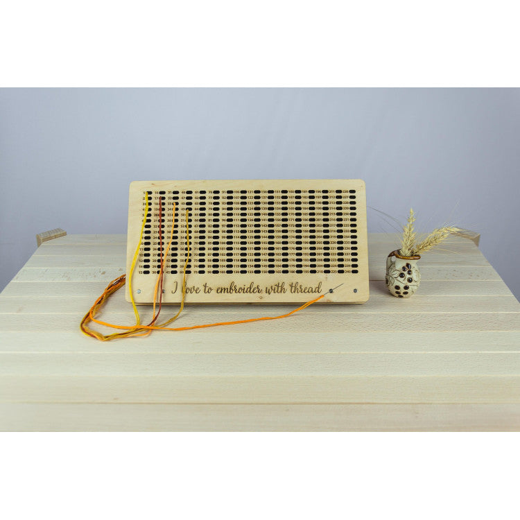 Organizador de agujas en base de madera, 240 orificios OG-082