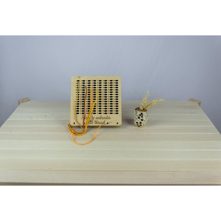 Organizador de agujas en base de madera, 120 orificios OG-084