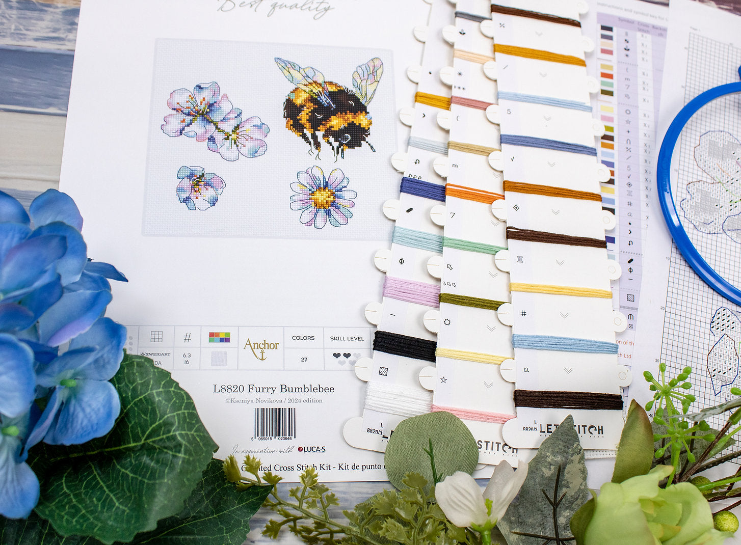 Kit de Punto de Cruz 'Abejorro Peludo' L8820 de Letistitch - Delicadeza y Naturaleza