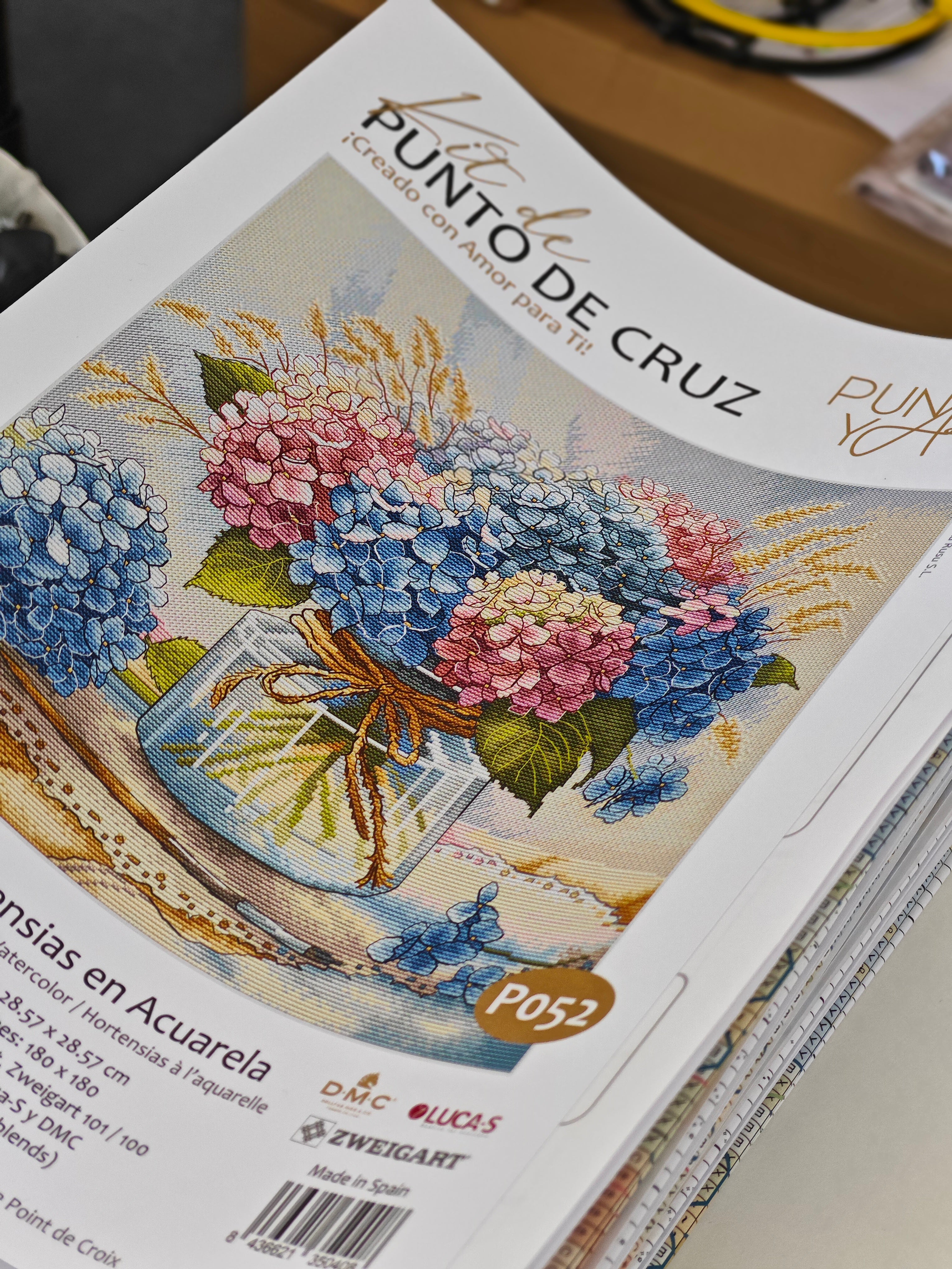Kit de Punto de Cruz - Punto y Arte P052 - Hortensias en Acuarela