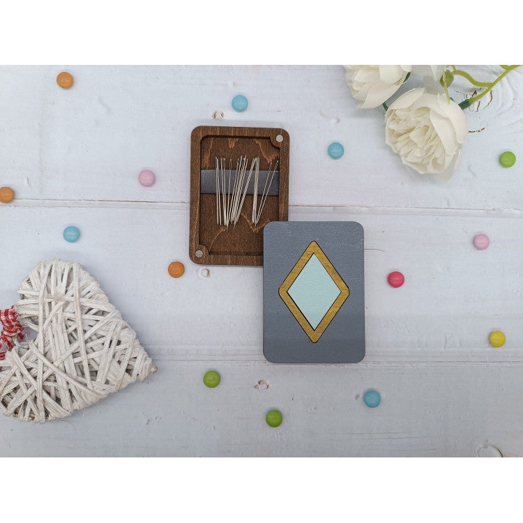 Wooden Needle Case with Turquoise Rhombus KF056/107