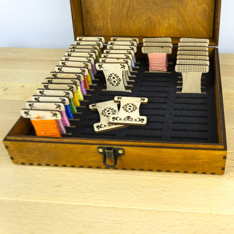 Organizador de Hilos de Madera PB-026 – 60 Bobinas