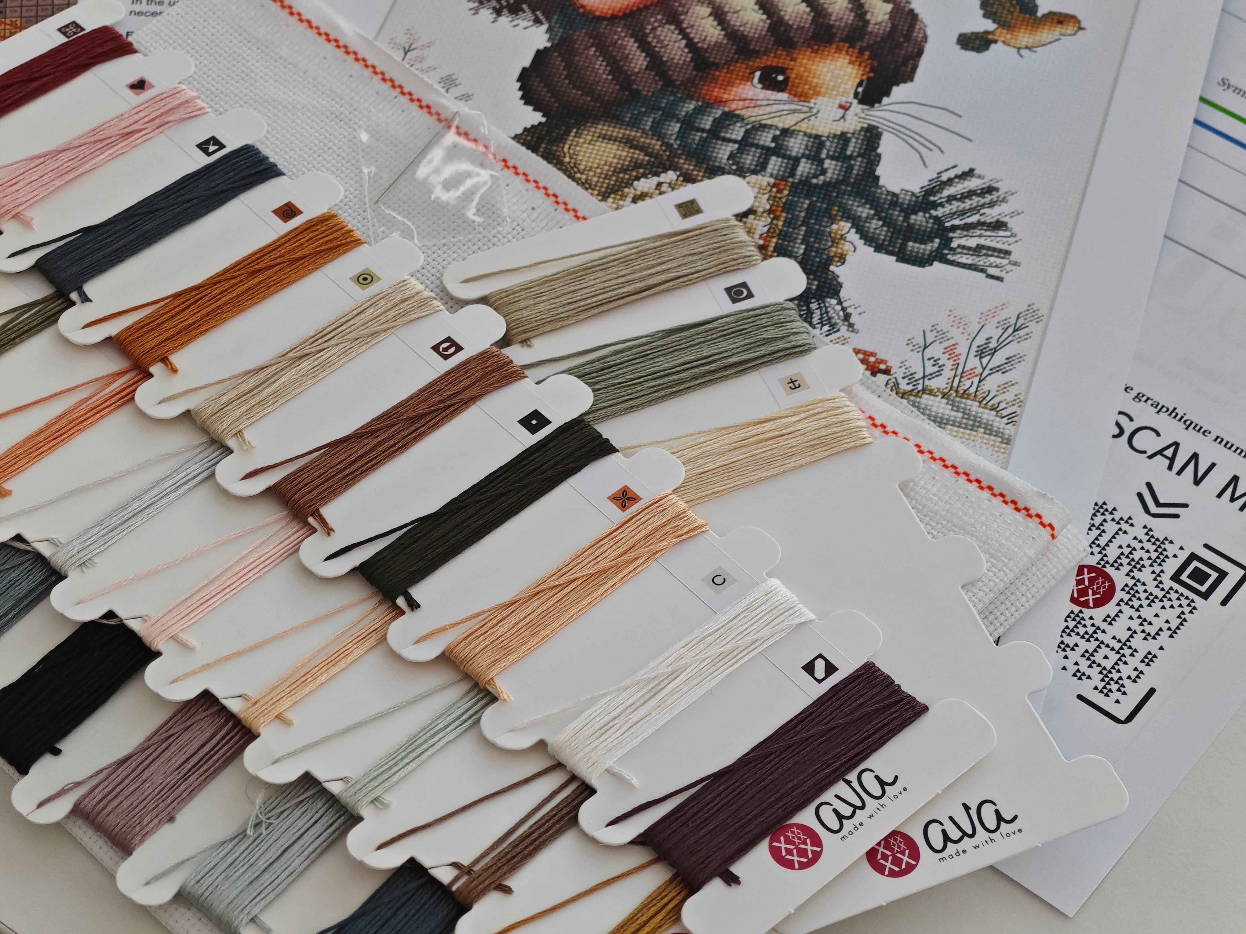 Kit de Punto de Cruz AVA – Ratón de Cuento de Otoño (P012)