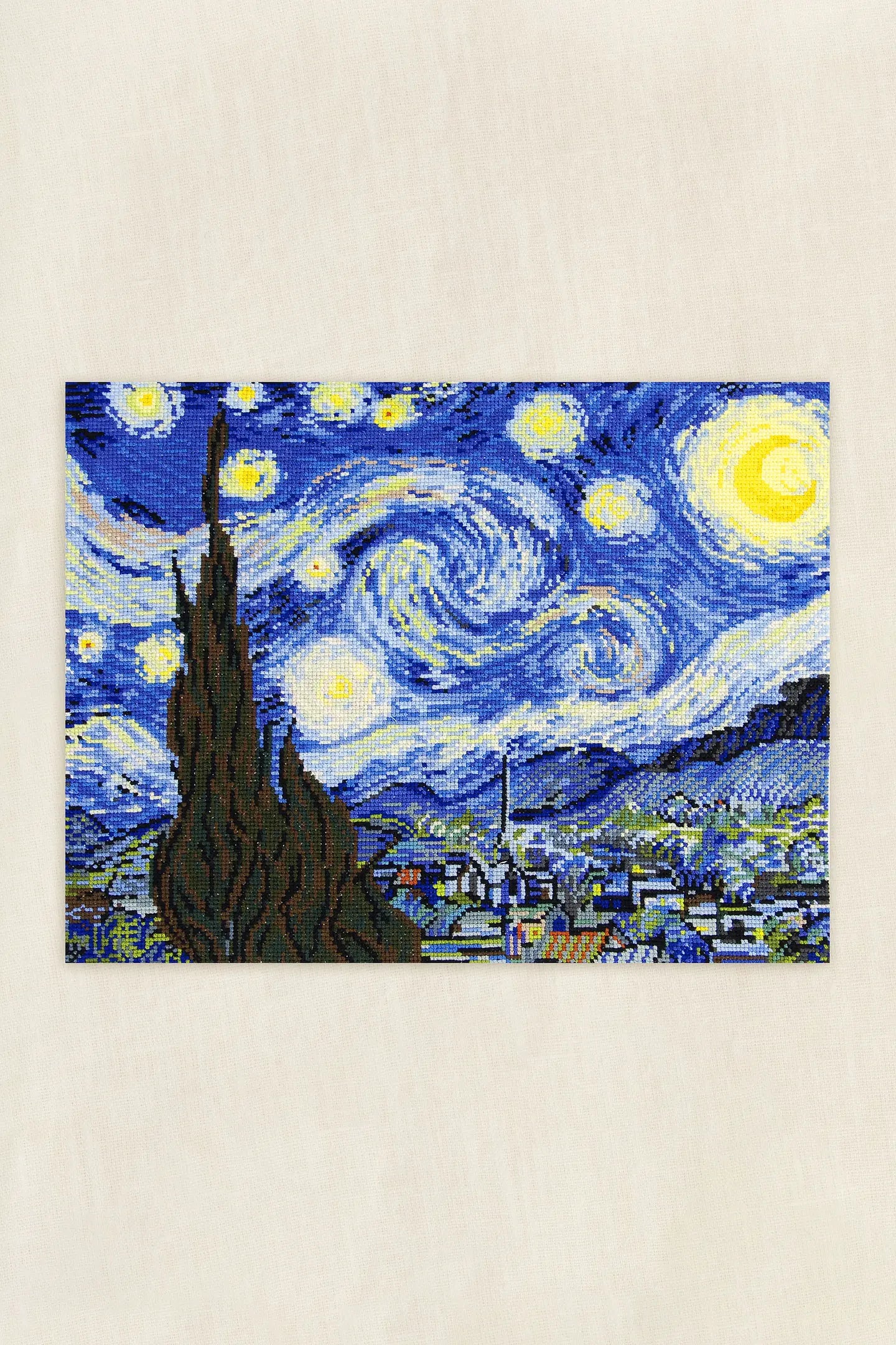 La Noche Estrellada de Van Gogh – Kit de Punto de Cruz Avanzado DMC BK1995