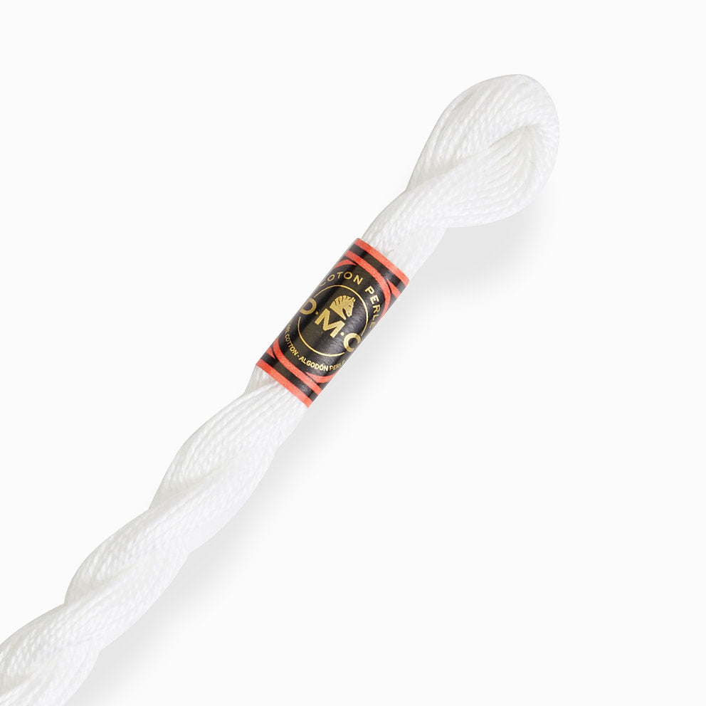 BLANC Madeja de Algodón Perlé Medium DMC Grosor 5: Volumen y relieve para bordados
