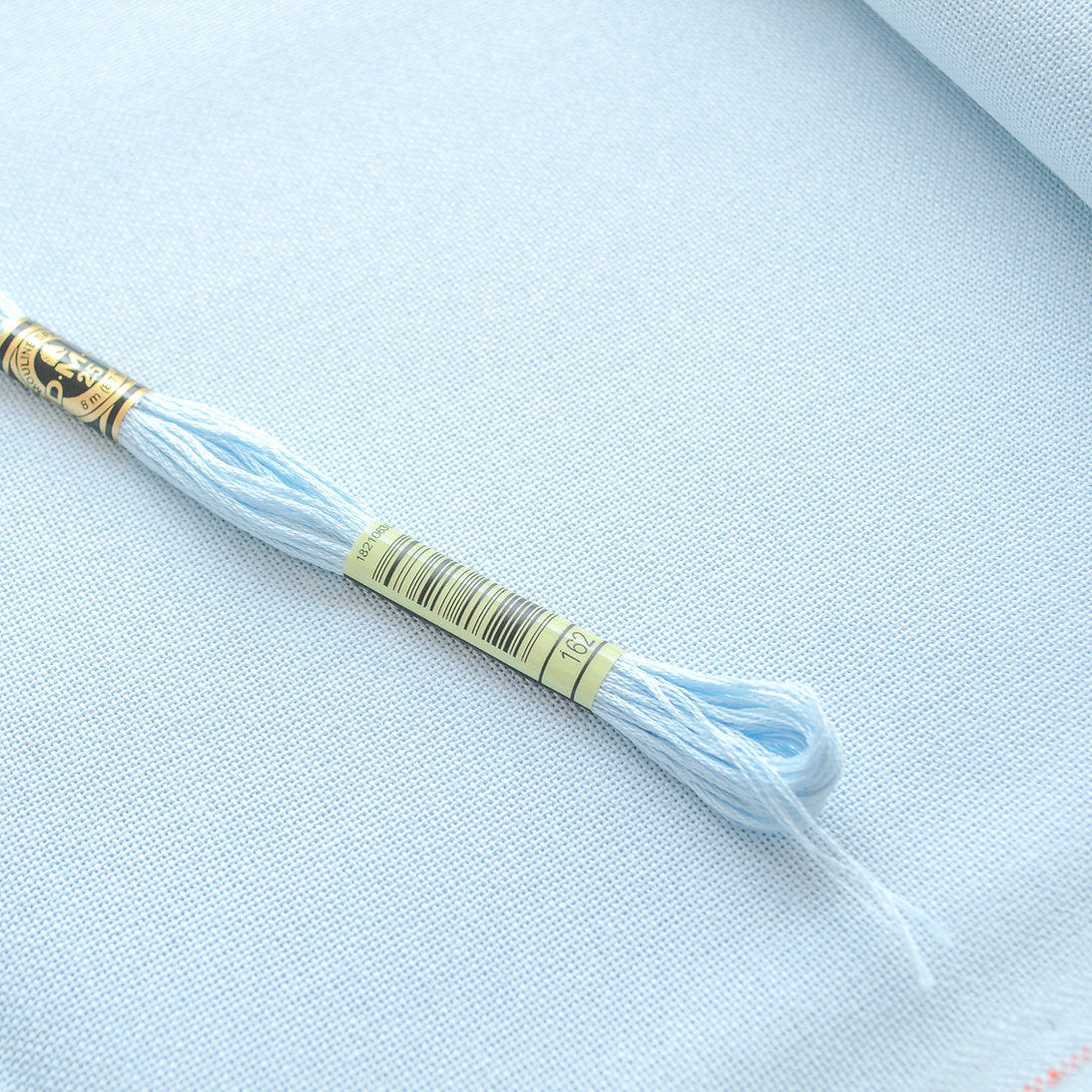 3270/550 Tela Brittney Lugana 28 ct. Ice Blue de Zweigart para Punto de Cruz
