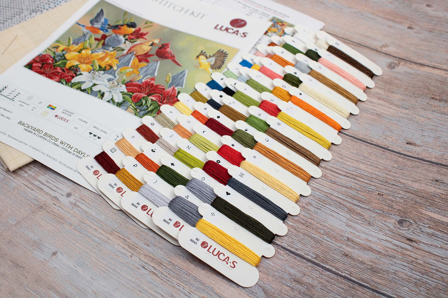 Kit de Punto de Cruz - Pájaros del Jardín con Lirios Diurnos - Modelo BU5024 de Luca-S