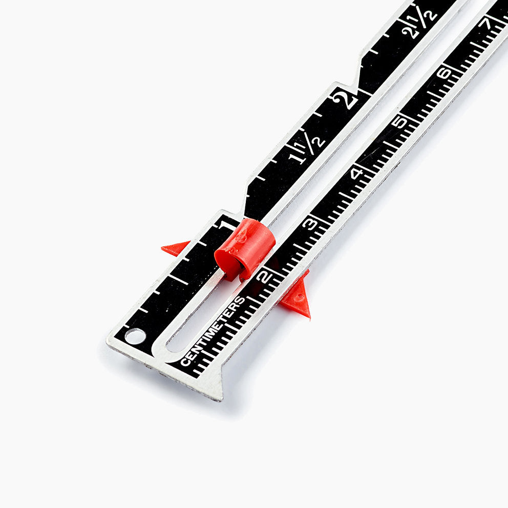 Guía de costura para máquina de coser Prym 611738 - Accesorio práctico para marcar costuras y ojales en la máquina de coser