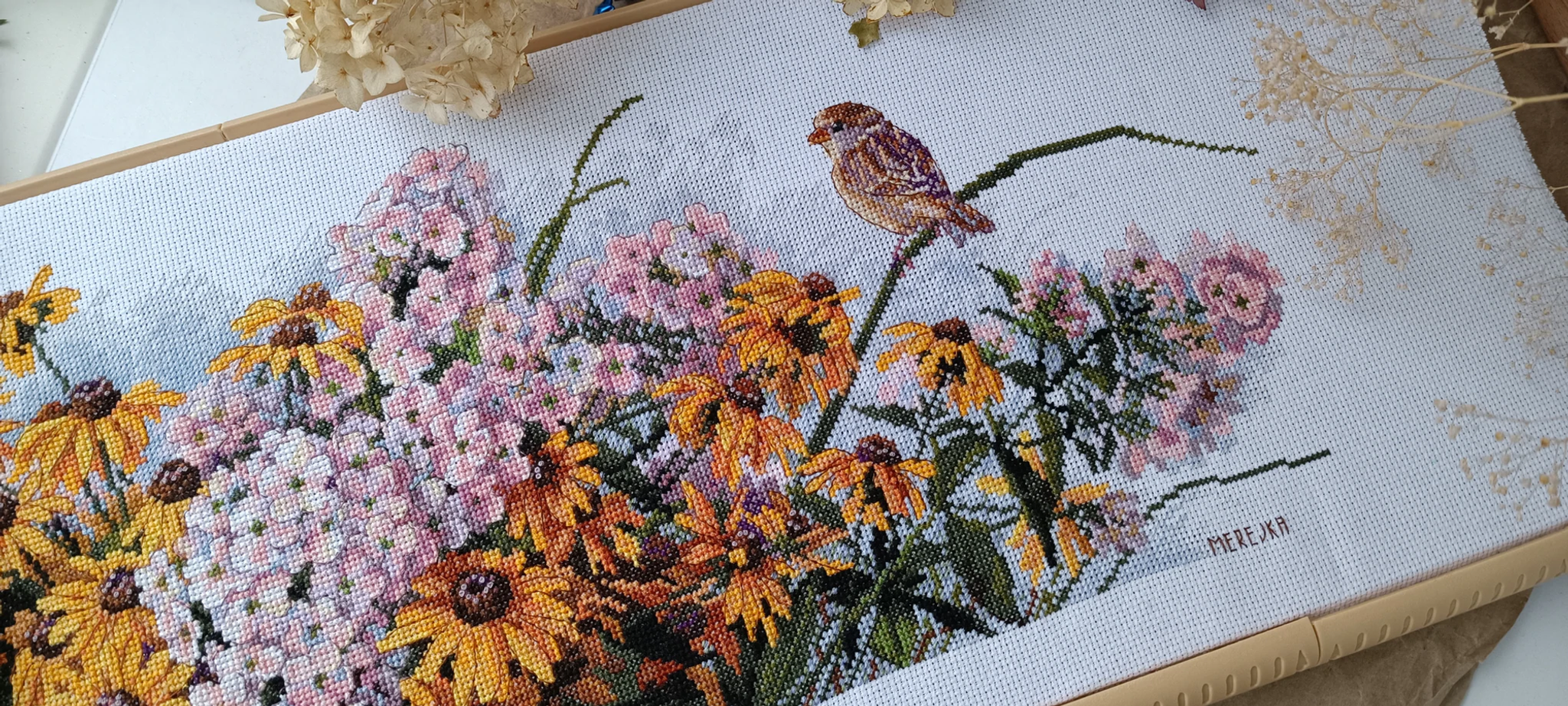 Kit de punto de cruz 'Black Eyed Susans y Phlox' de Merejka K-208