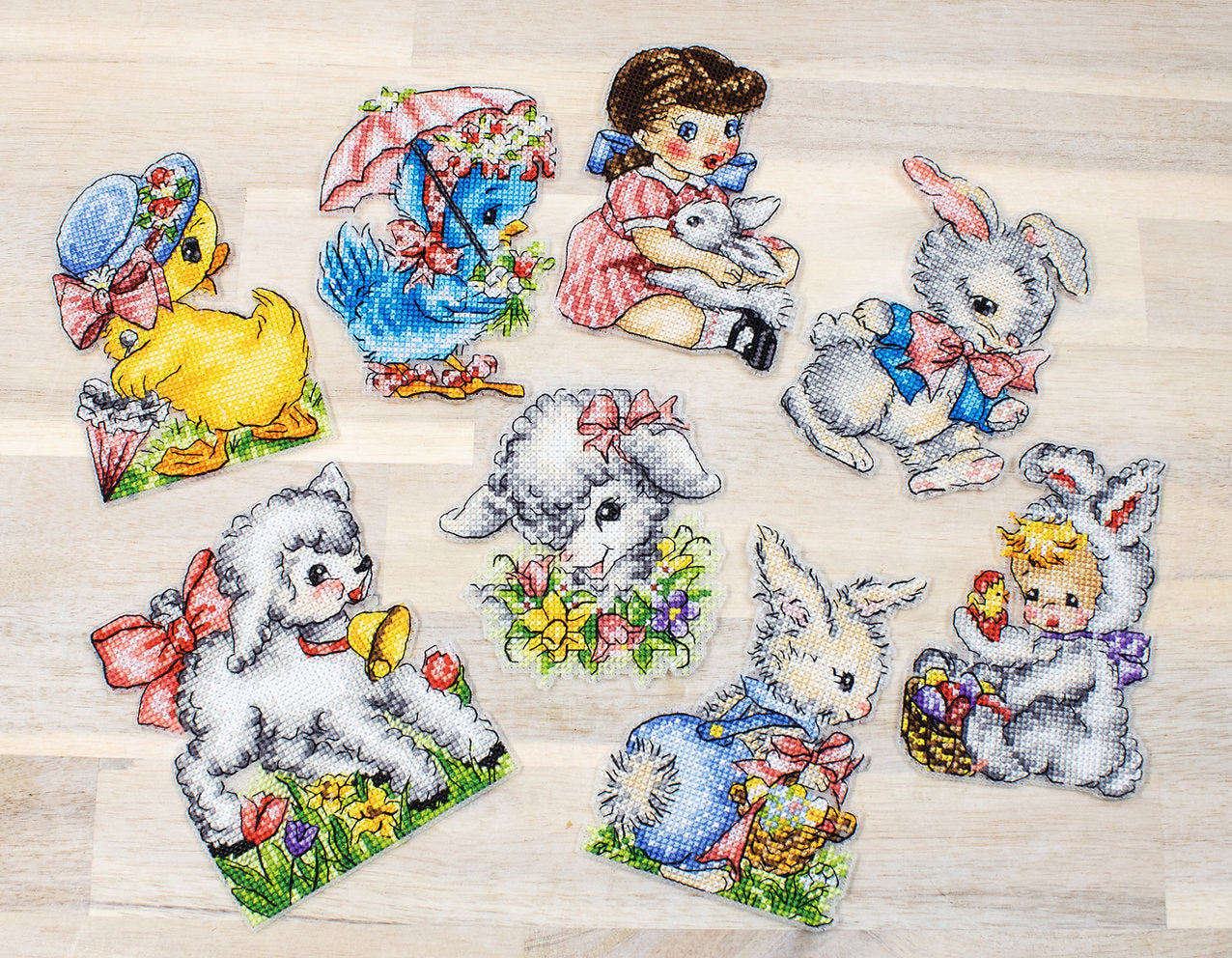 Kit de Punto de Cruz LETISTITCH: Adornos de Pascua - L8032