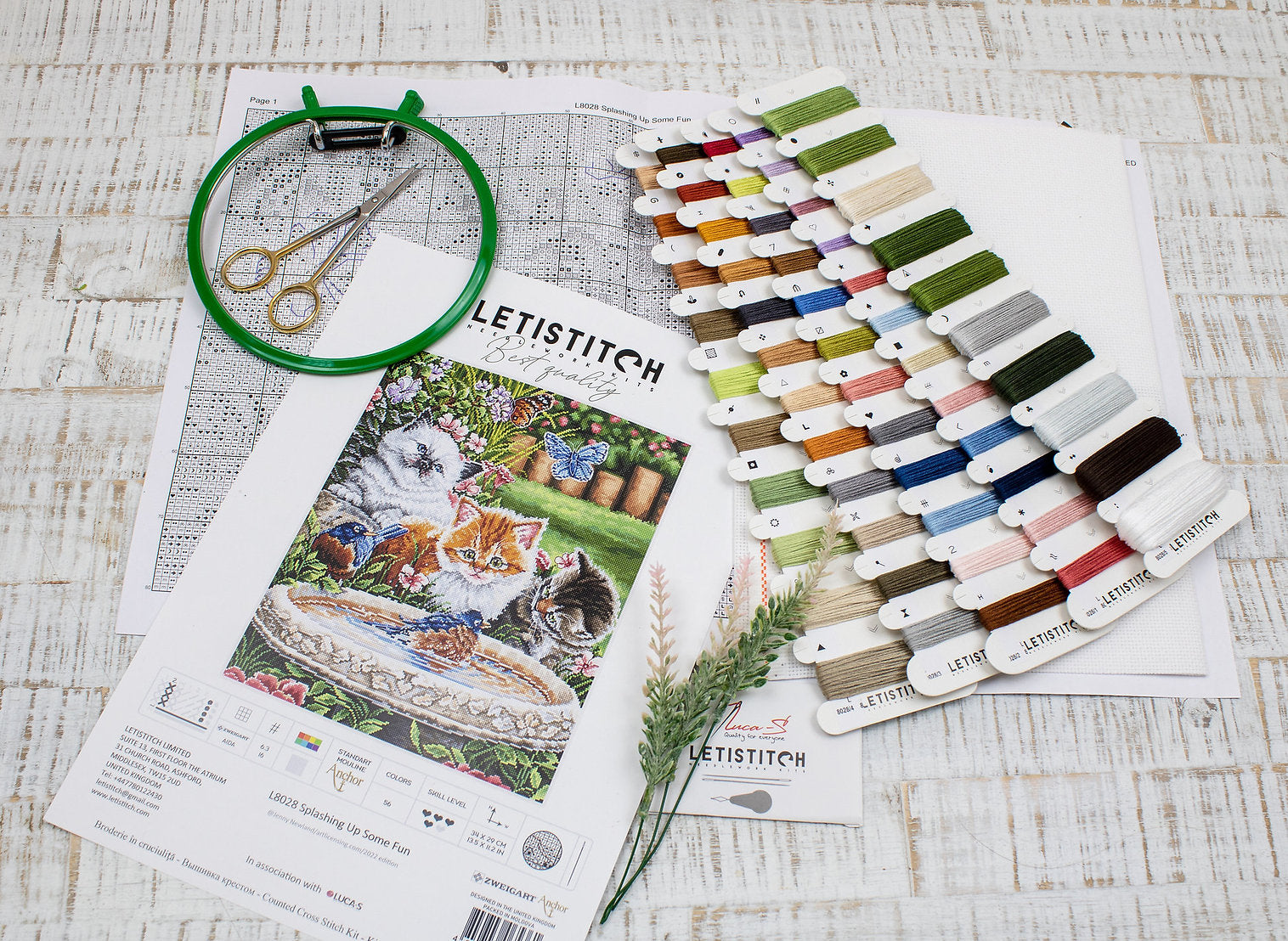 LETISTITCH L8028 Kreuzstichset – Spritzt Spaß mit 3 Kätzchen und 2 kleinen Vögeln