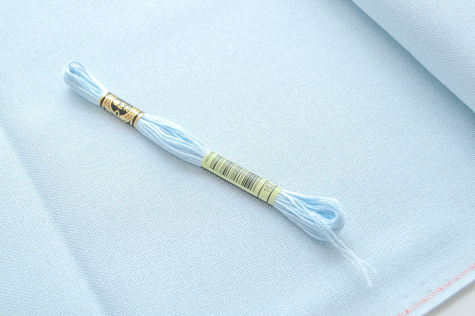 3270/550 Tela Brittney Lugana 28 ct. Ice Blue de Zweigart para Punto de Cruz