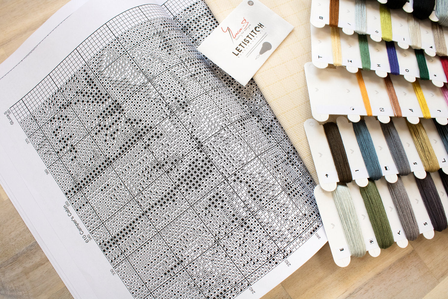 Kit de Punto de Cruz. Cabaña del campista - B610 Luca-S Gold