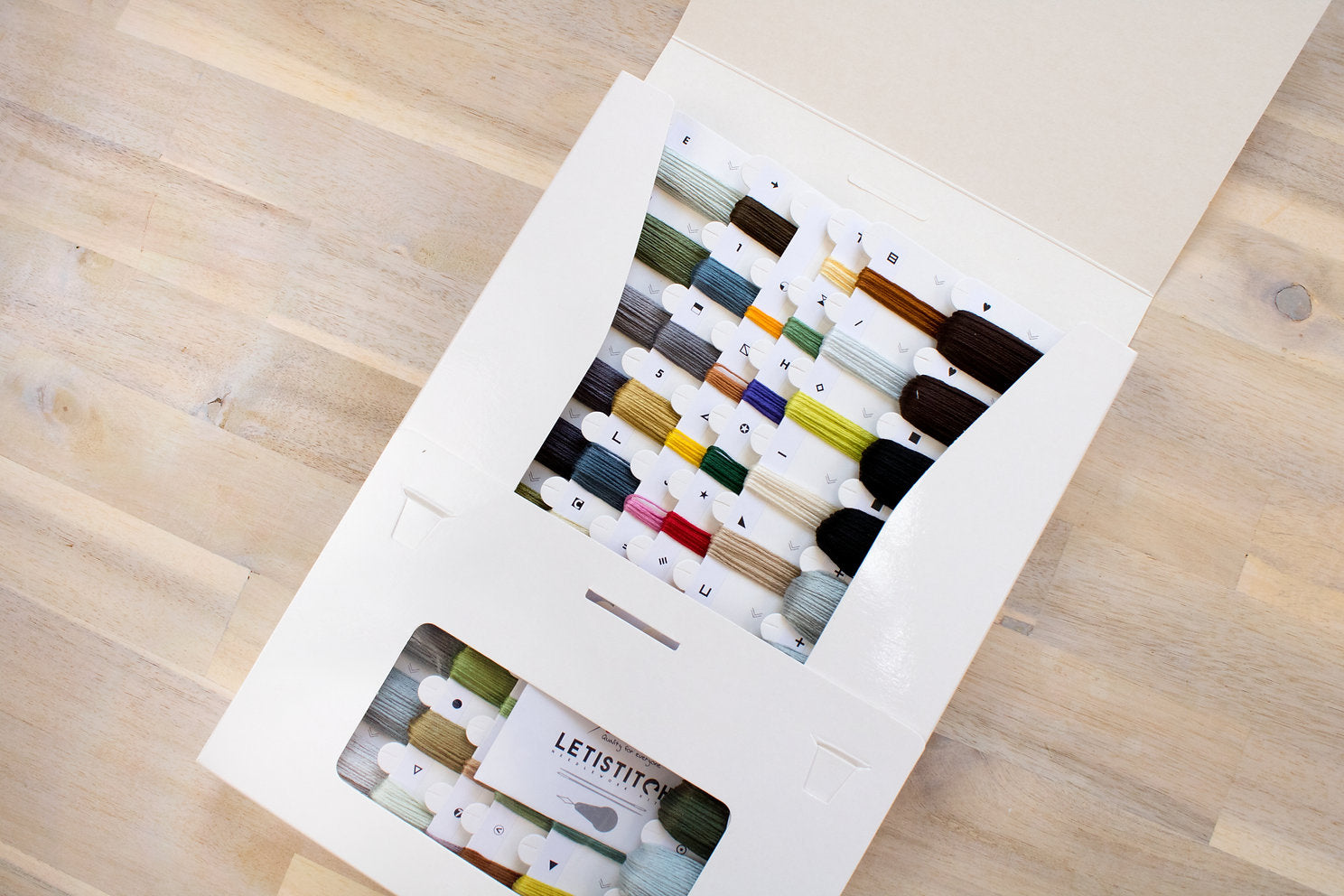 Kit de Punto de Cruz. Cabaña del campista - B610 Luca-S Gold