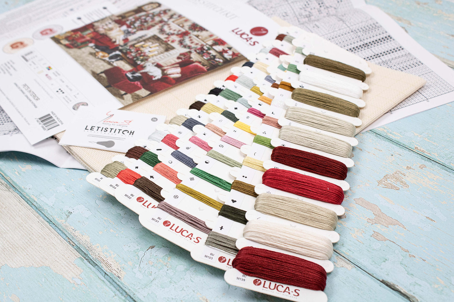 Kit de Punto de Cruz. Mascotas. Interiores Navideños - BU5013 Luca-S