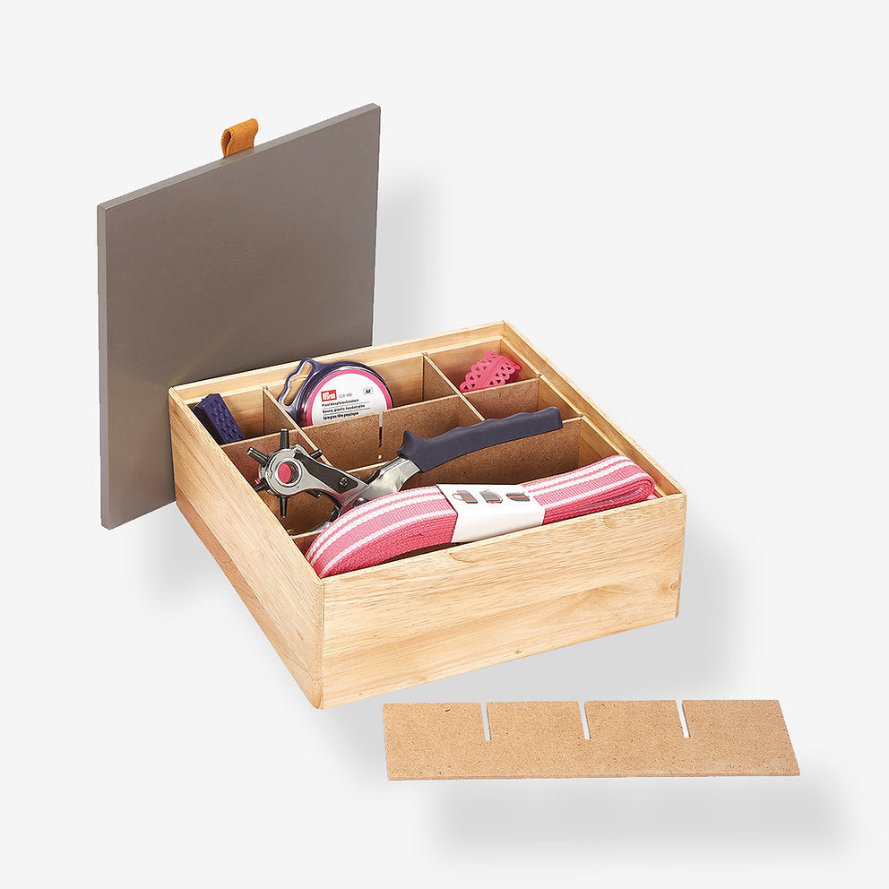 Caja de almacenamiento de madera Prym Color Topo para organizar suministros de costura