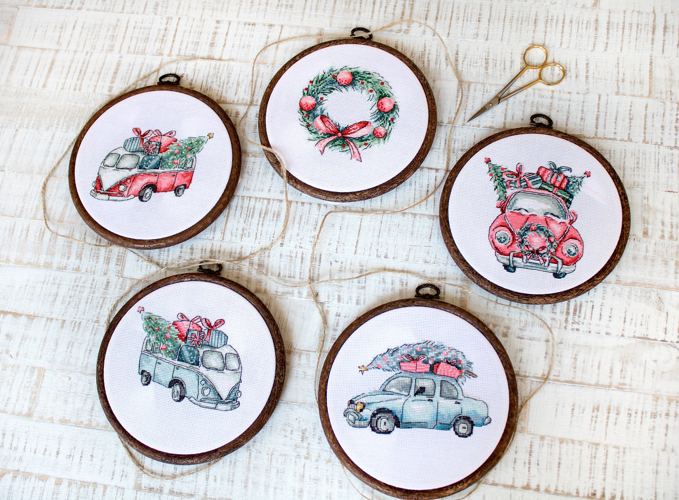 Kreuzstich-Set. 5 in 1 / Retro Weihnachtsautos LETI 965 LETISTITCH