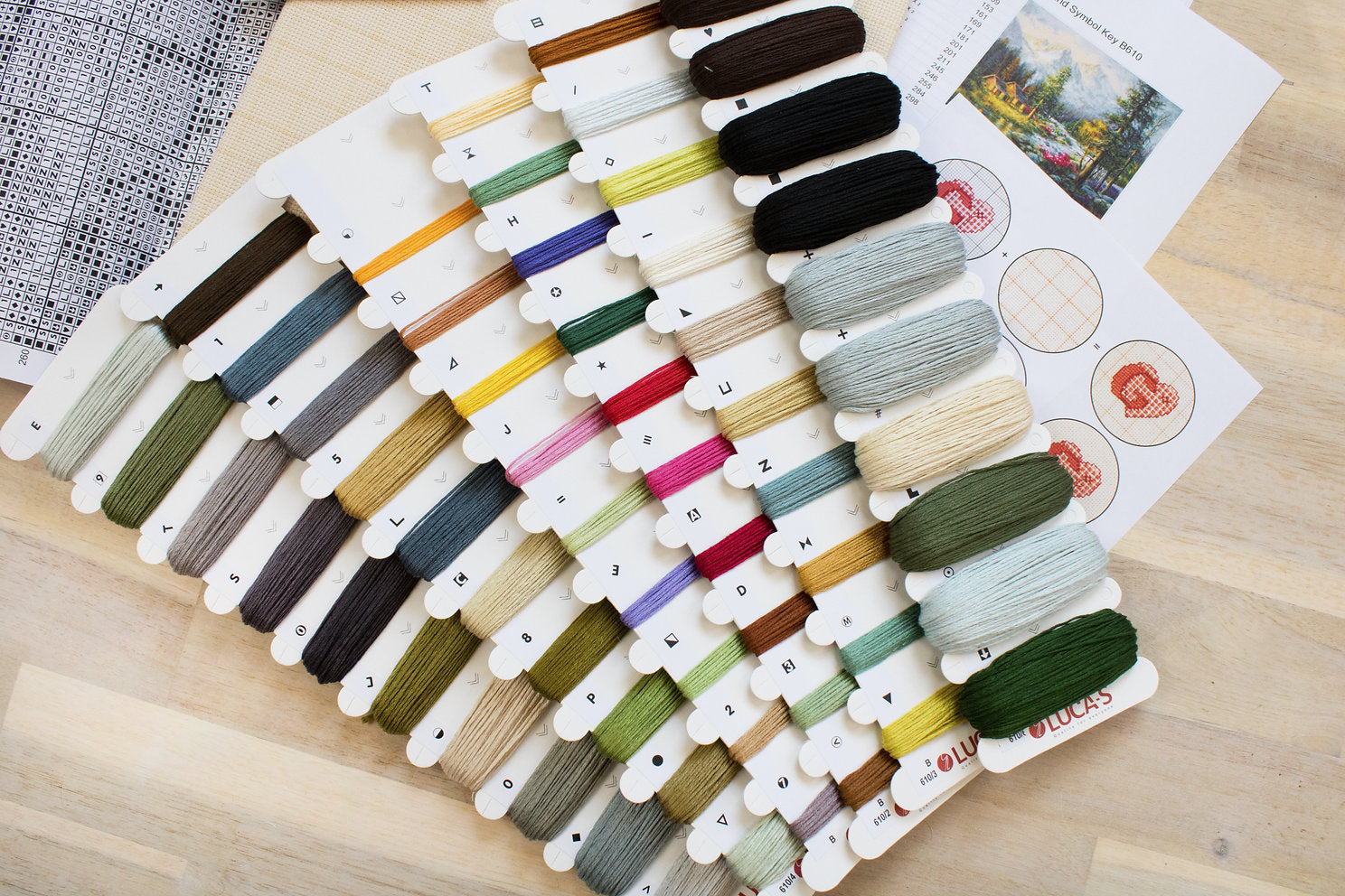 Kit de Punto de Cruz. Cabaña del campista - B610 Luca-S Gold