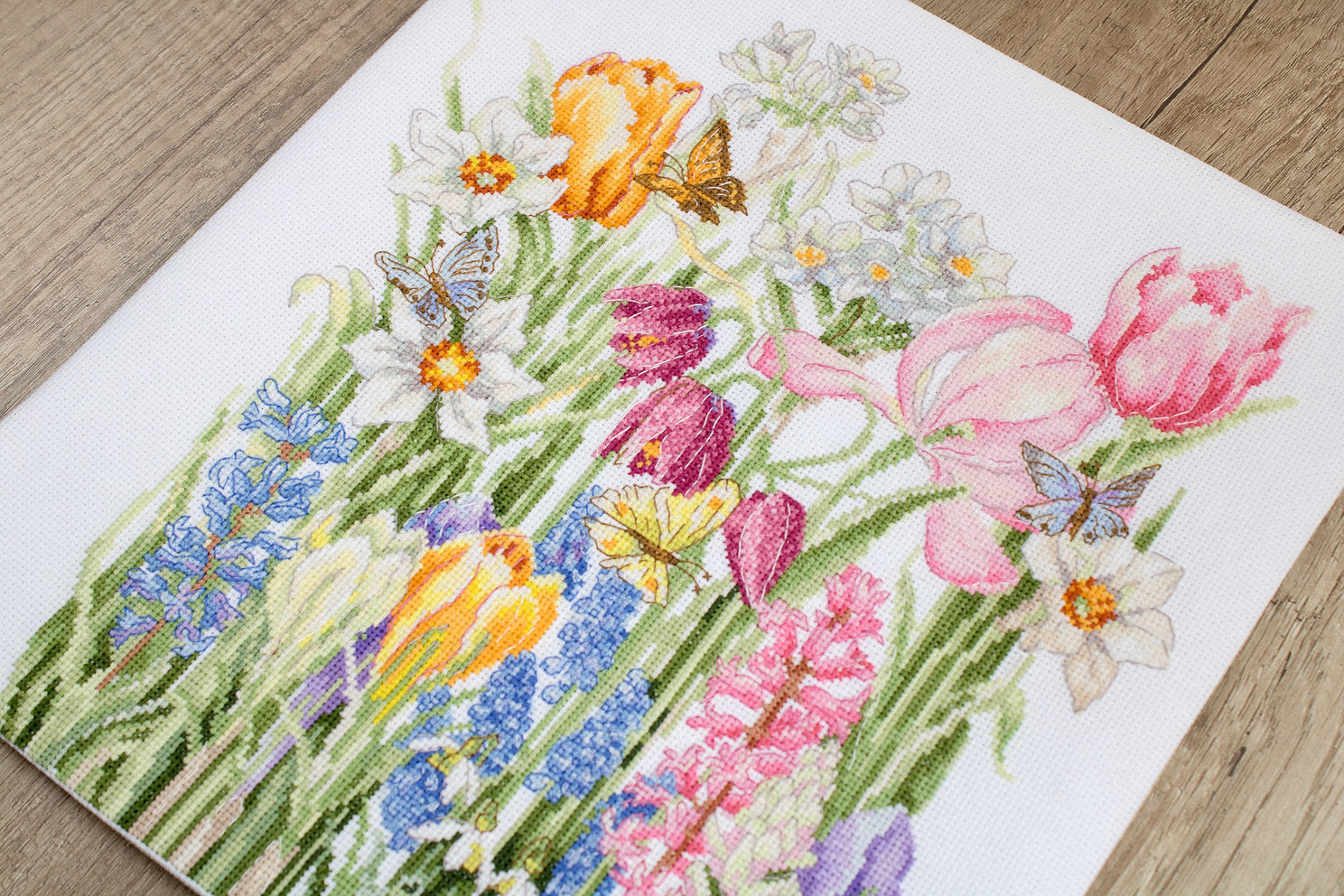 Kit de Punto de Cruz. Ramo de Marzo - B2388 Luca-S