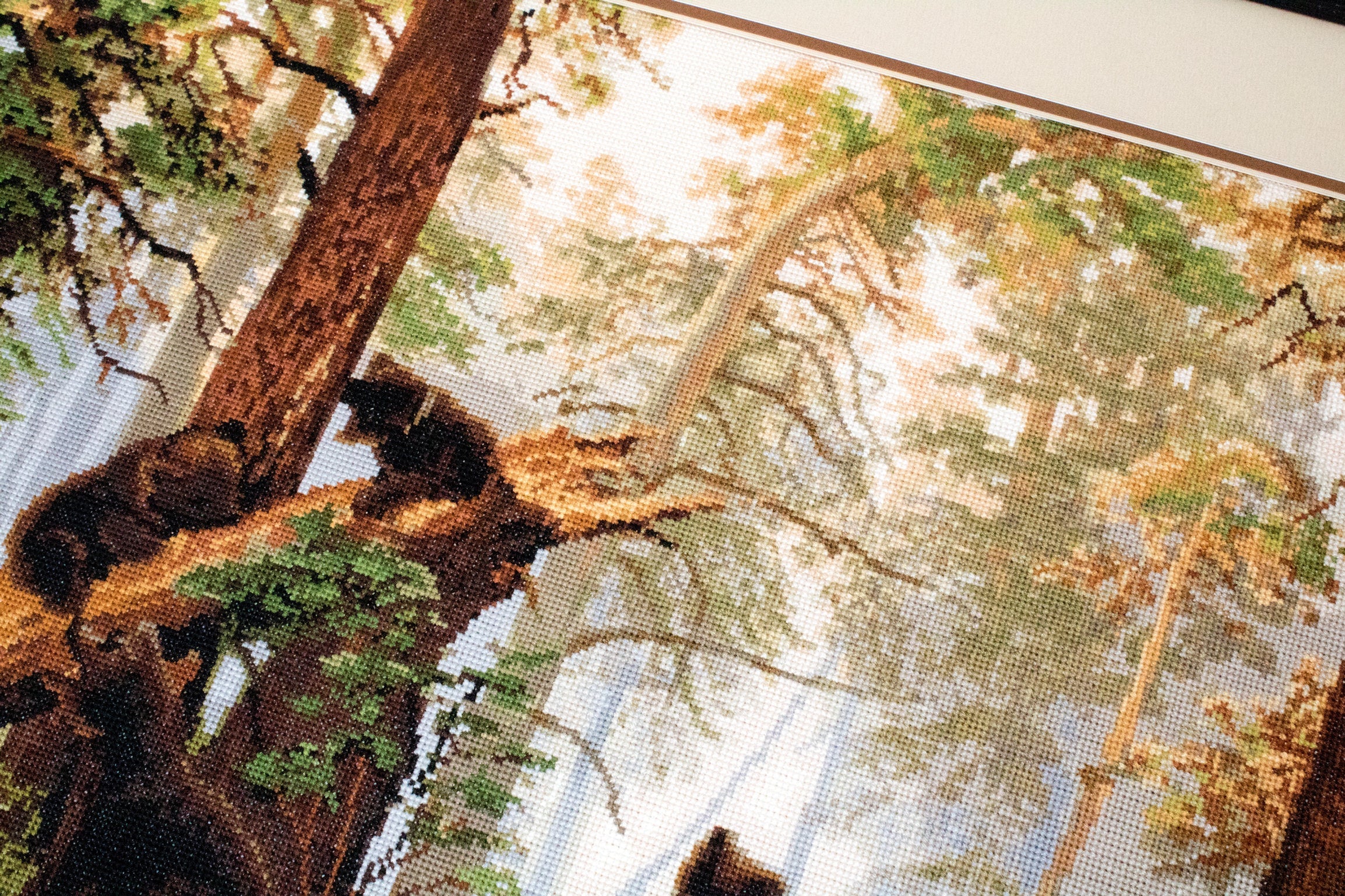 Kit de Punto de Cruz. Mañana en un Bosque de Pino - B452 Luca-S