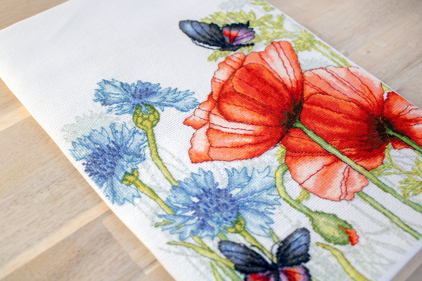 BU4018 Amapolas y Mariposas - Luca-S - Kit de Punto de Cruz