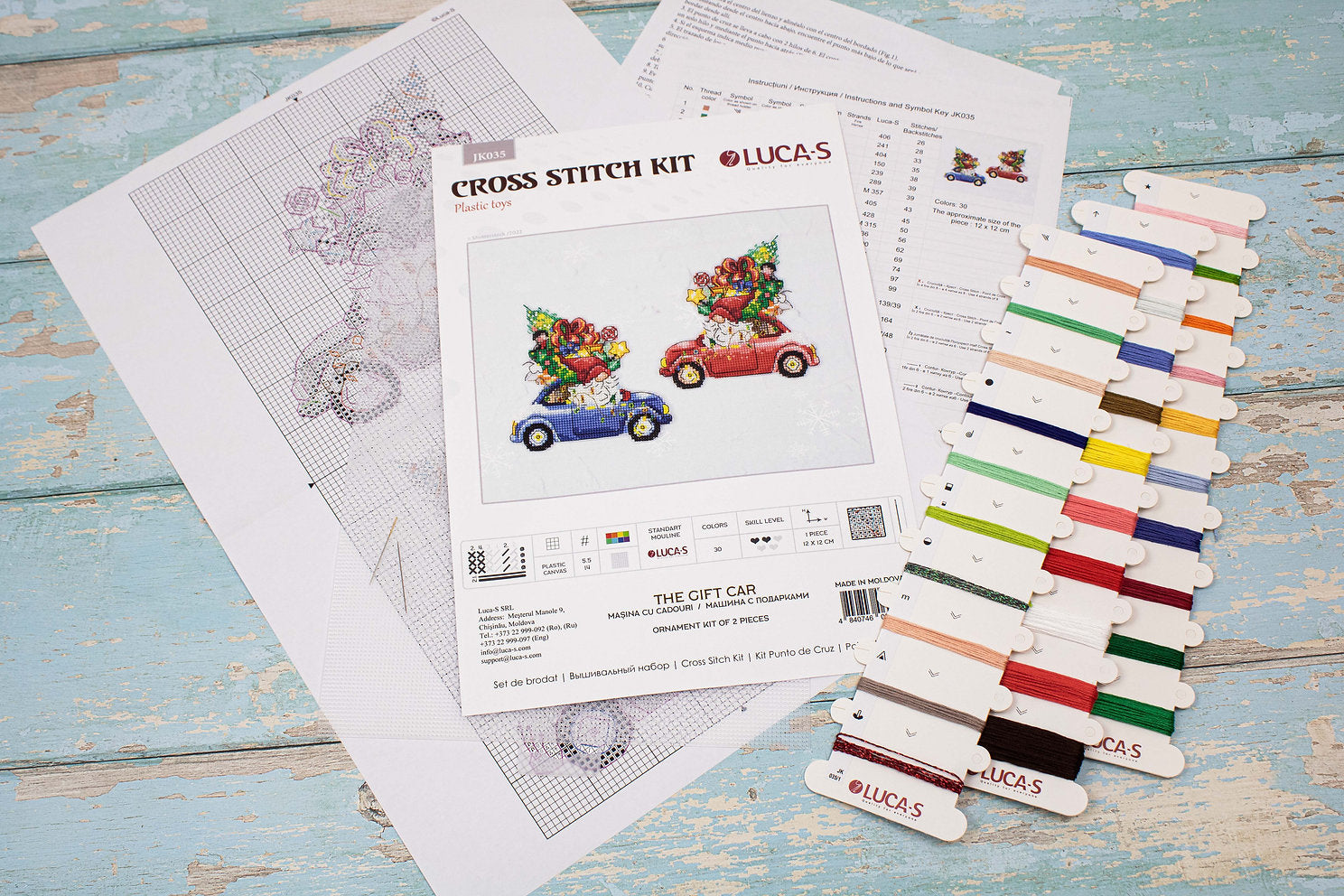Kit de Punto de Cruz. El Coche con Regalos - JK035 Luca-S - Adornos Navideños