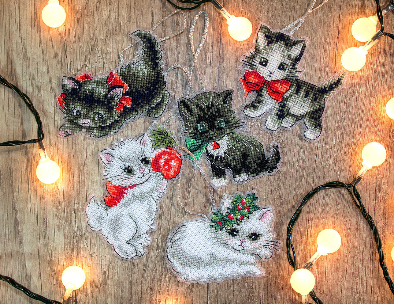 LETI 987 Weihnachtsschmuck mit Kätzchen – LETISCTITH – Kreuzstichset