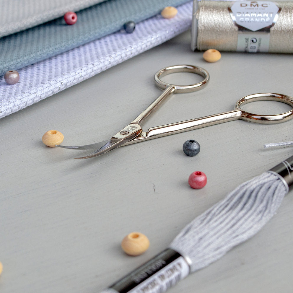 Curved Point Embroidery Scissors Premax 15380 - Precision and Comfort for your Embroidery Projects