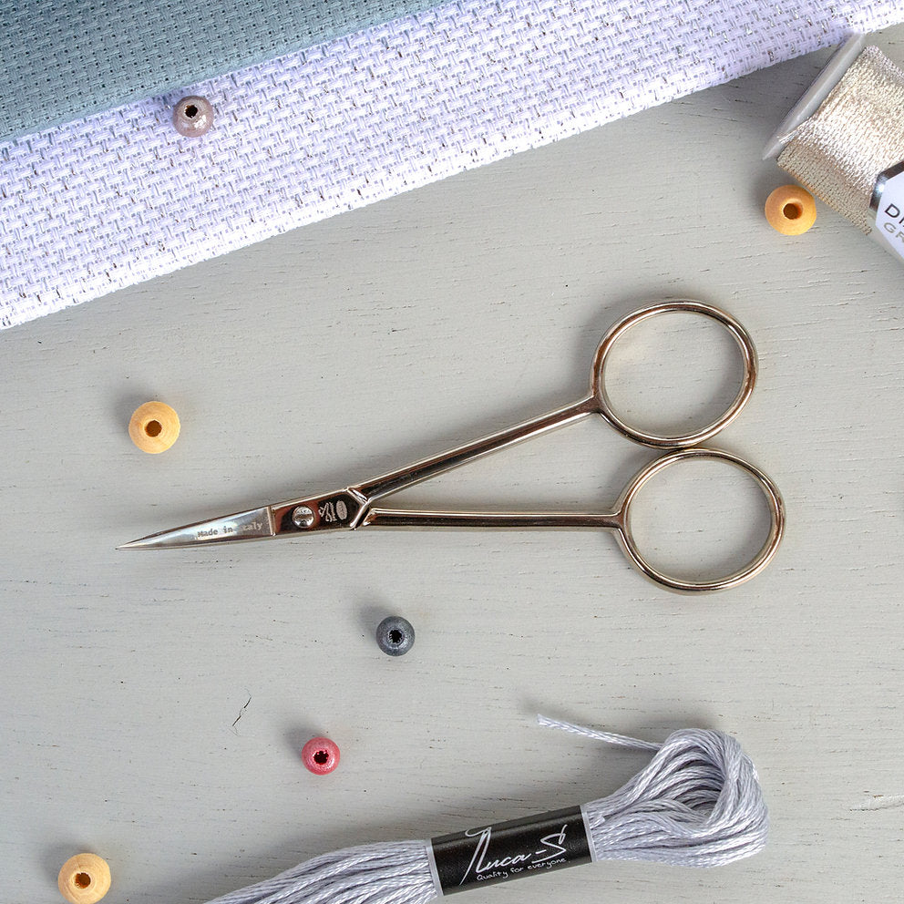 Curved Point Embroidery Scissors Premax 15380 - Precision and Comfort for your Embroidery Projects