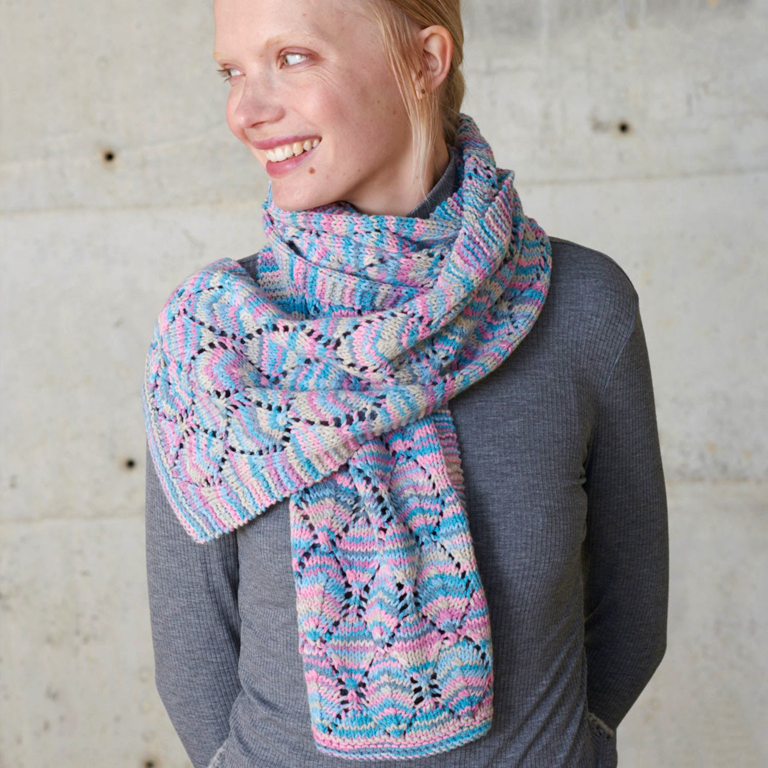 Free Pattern Openwork Leaves Scarf with 1 Ball JAZMIN by Katia, Perfect for Learning Openwork Knitting