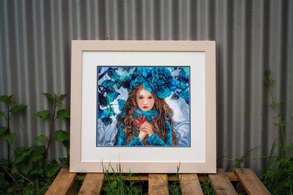 Kit de punto de cruz. Blue Flowers Girl - Lanarte PN-0188640