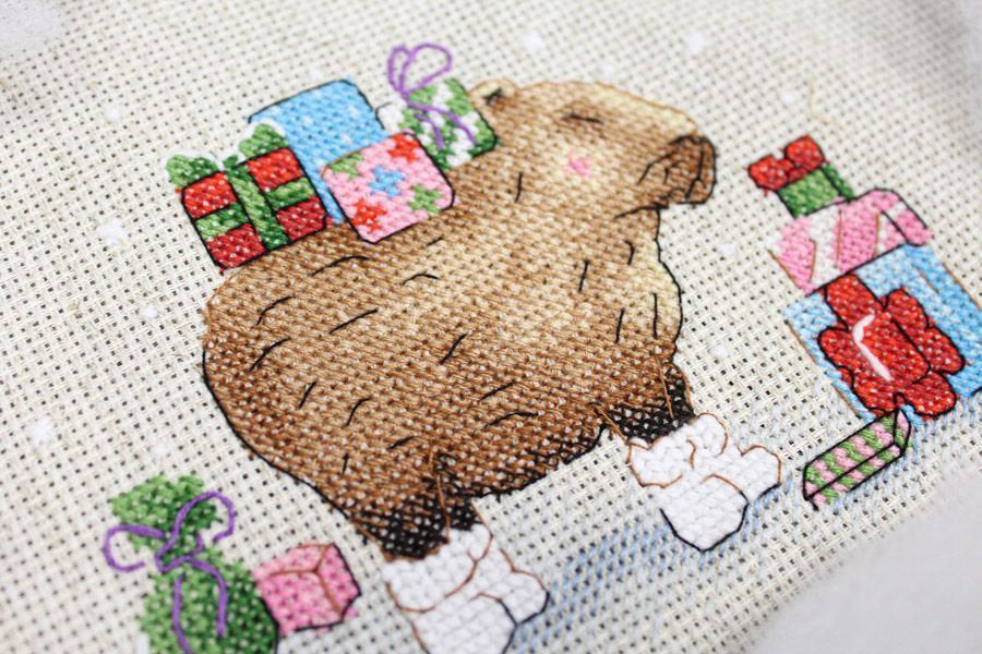 Surprise from a capybara - SM-747 MP Studia - Cross stitch kit