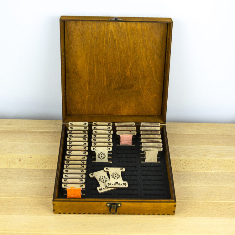 Organizador de Hilos de Madera PB-025 – 60 Bobinas