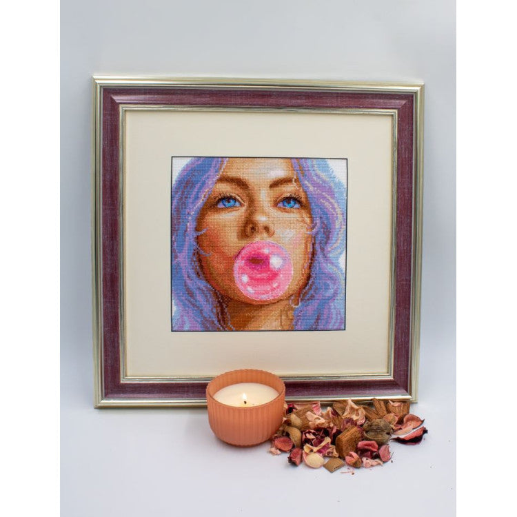 Kit de Punto de Cruz Aine A1032 Bubblegum Dreams – Retrato Moderno en Aida 14