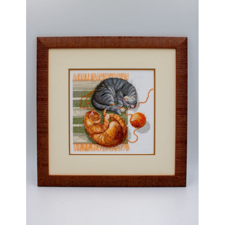 Kit de Punto de Cruz Aine A1035 Cats and Threads – Gatos con Ovillo en Aida 14