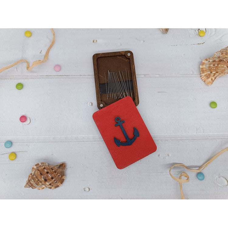 Wooden needle case. Anchor. KF056/39 Wizardi