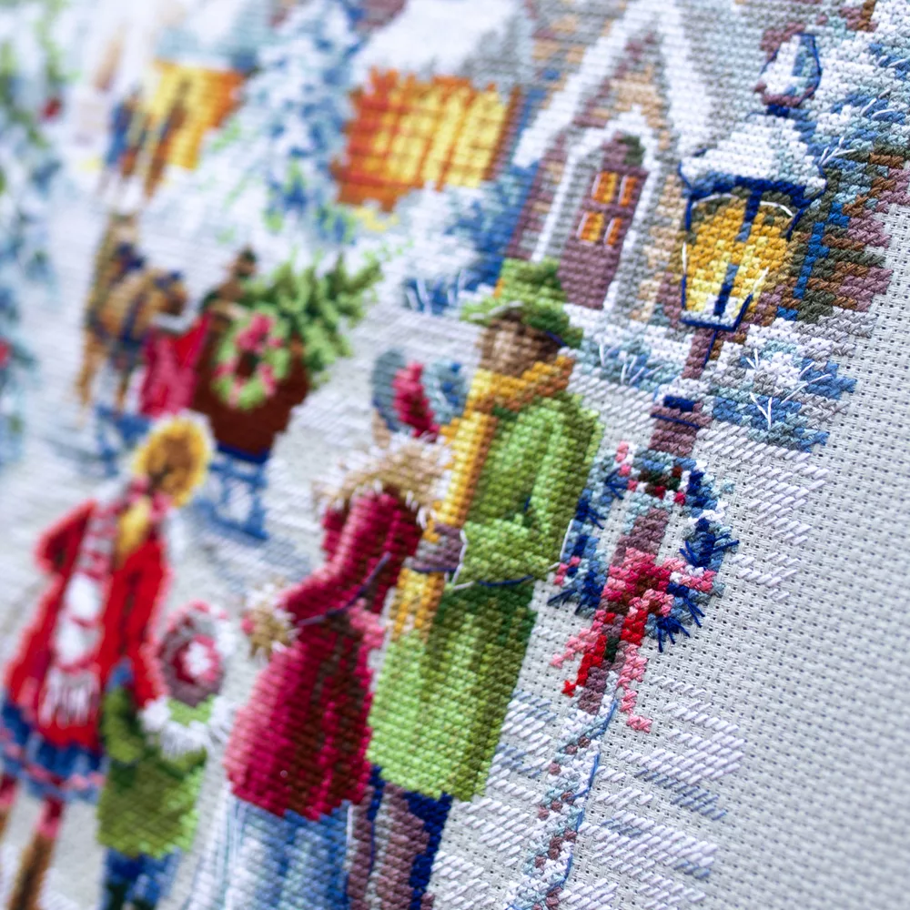 Christmas Eve in Town - Magic Needle Christmas Cross Stitch Kit 100-250