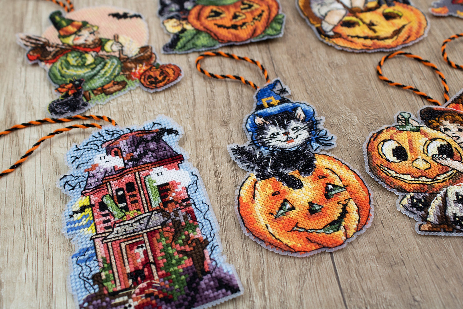 LETISTITCH L8008 Kreuzstichset Halloween-Spielzeug