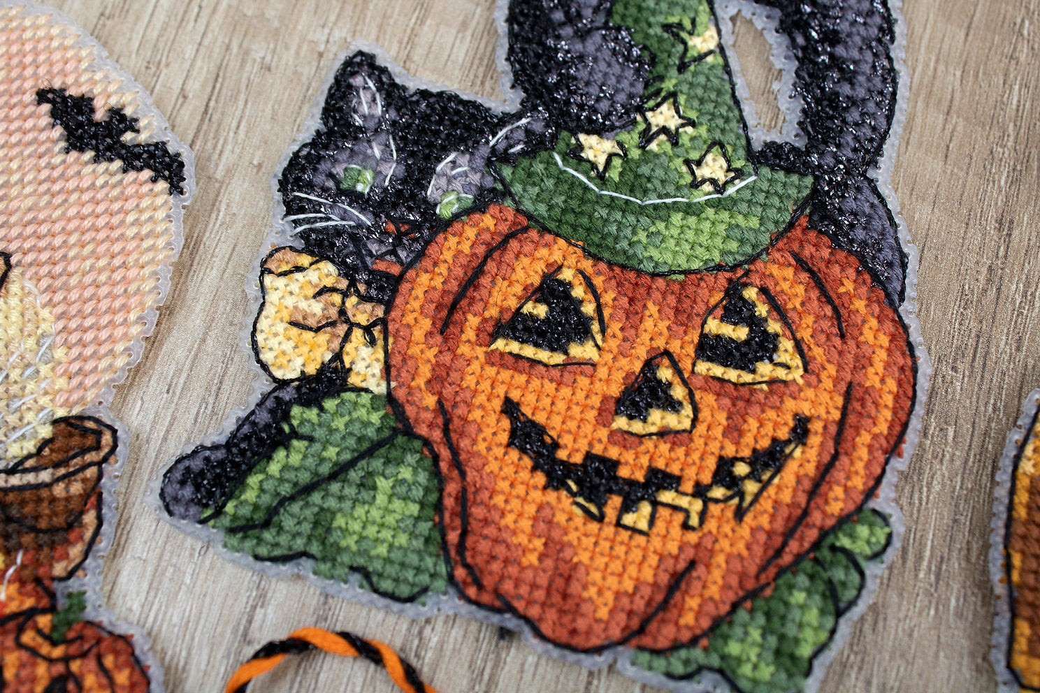 LETISTITCH L8008 Kreuzstichset Halloween-Spielzeug