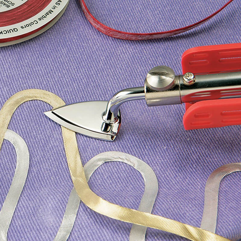 Clover 8003 mini iron for fabrics and crafts with interchangeable head