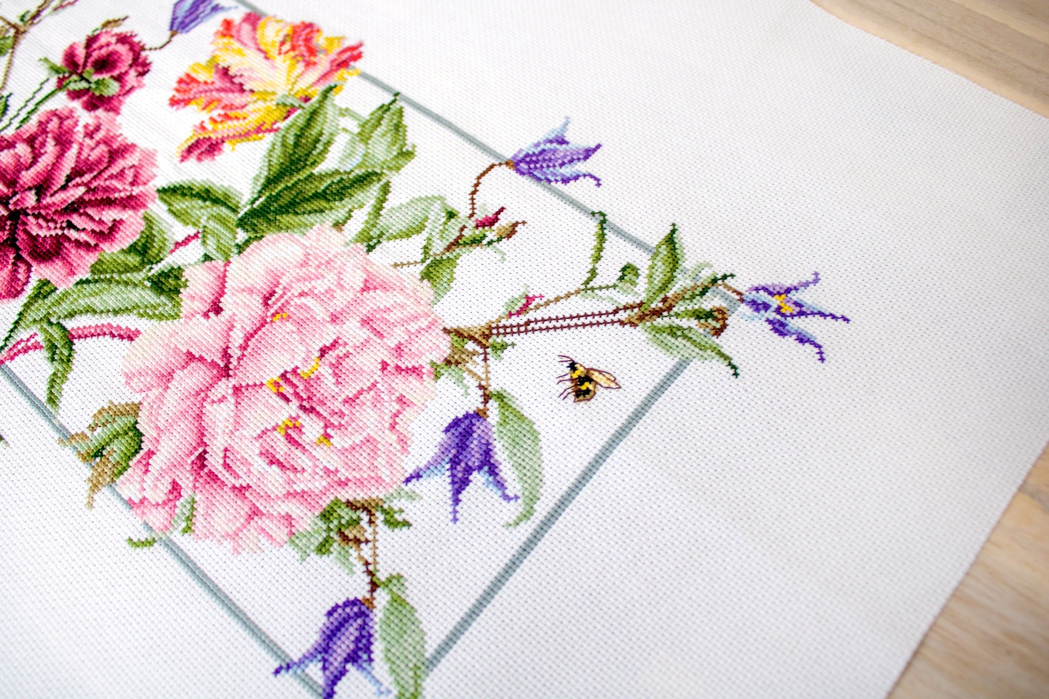 Cross Stitch Kit. Spring flowers - B2359 Luca-S