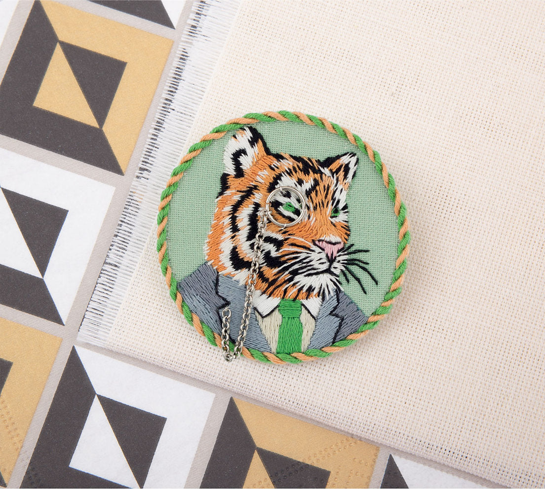 Brosche. Edmund der Tiger – JK-2253 Panna – Traditionelles Stickset